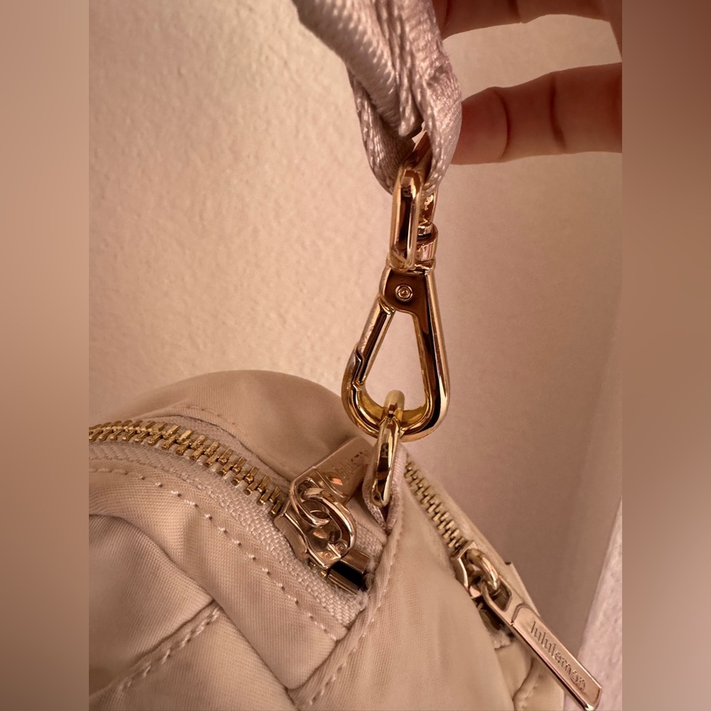 Bag Lot - Picture 13 of 15